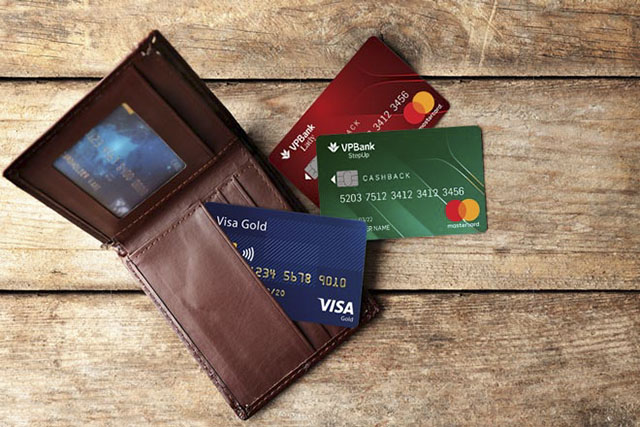 Những câu hỏi thường gặp khi rút tiền thẻ tín dụng với hình thức trả góp