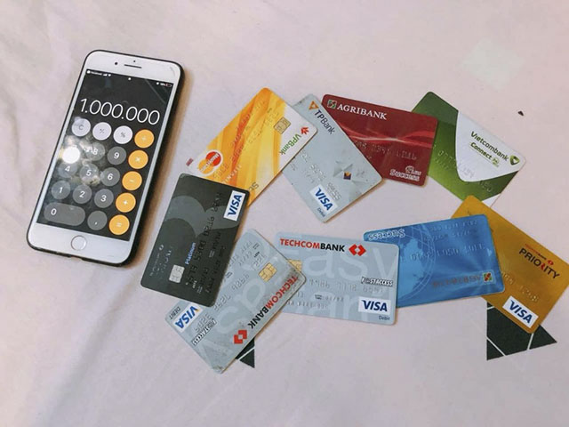 Ruttien3mien tính phí rút tiền thẻ tín dụng tại Hà Đông như thế nào?