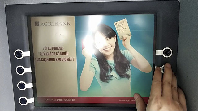 Thực hiện rút tiền mã QR Agribank có mất phí không