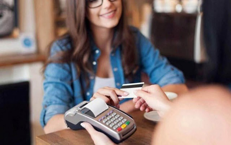 Chi phí rút tiền, đáo hạn thẻ tín dụng tại Rút Tiền 3 Miền được nhận xét là thấp so với mặt bằng chung