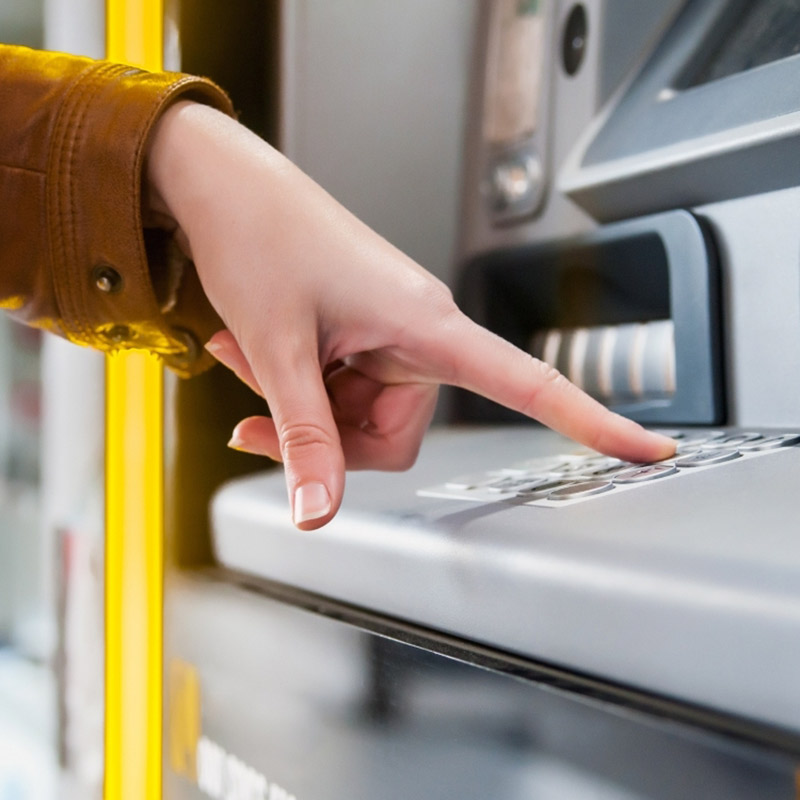 Không thể rút tiền bằng mã QR tại ATM khác ngân hàng 