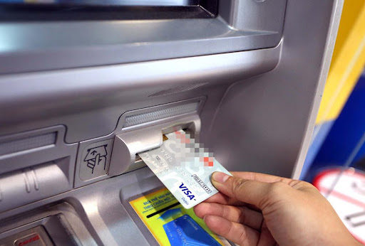 Rút tiền thẻ tín dụng qua máy ATM