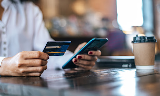 Những lưu ý khi rút tiền online từ thẻ tín dụng
