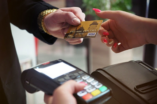 4 lý do nên đáo hạn thẻ tín dụng đúng hạn